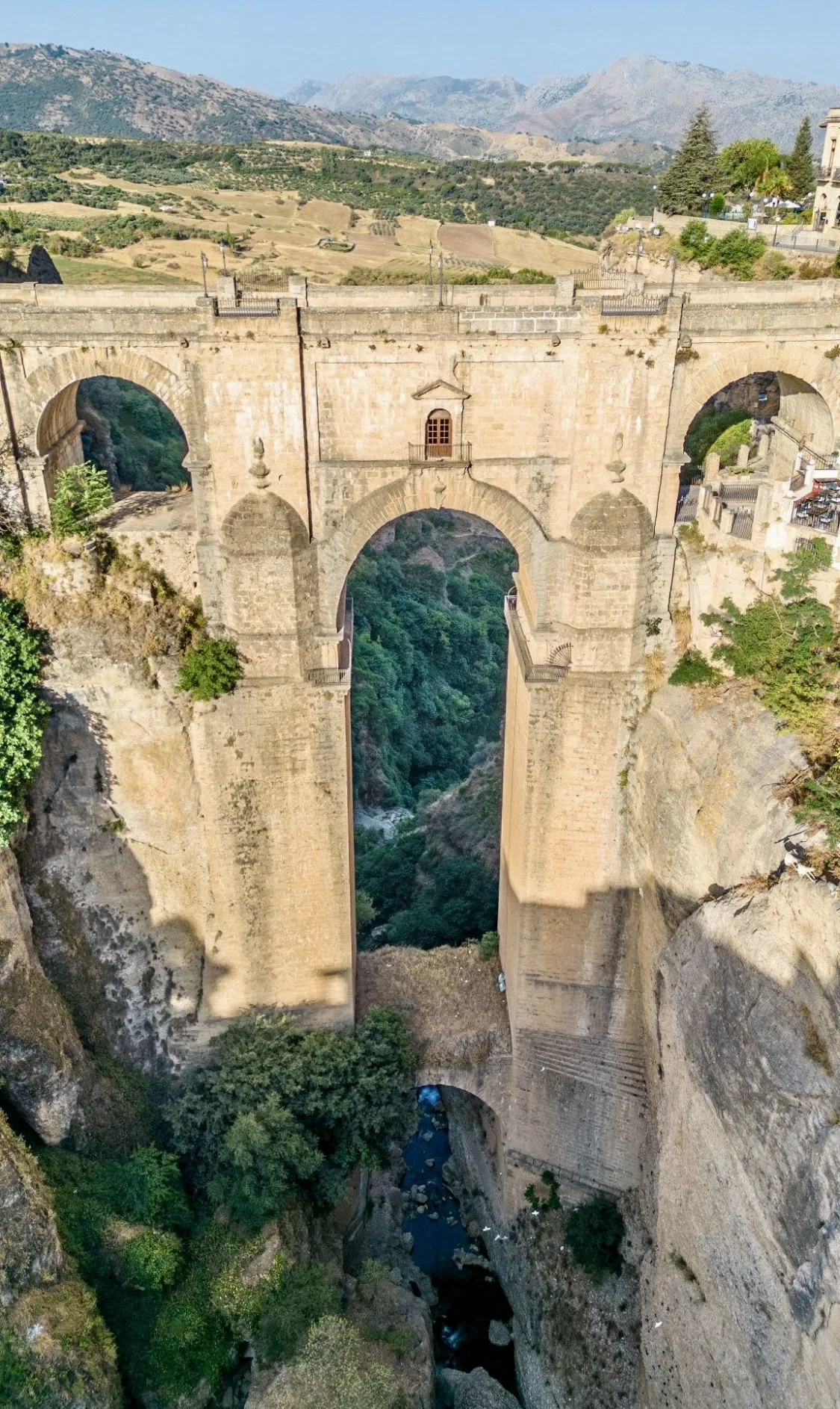 Puente Nuevo a okolní andaluská krajina